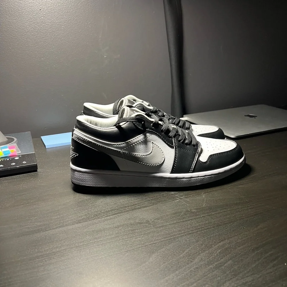 Mens Jordan 1 Low “Black Medium Grey” Size 11 - Picture 9 of 9